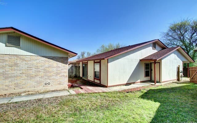 1346 Bayou — photo 3