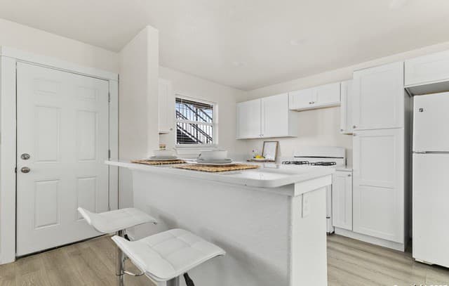 3409 Commercial Ave — photo 4