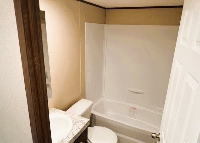 4-bedroom rental at 277 County Road 1647 Unit 2 in Moore, TX — photo 5