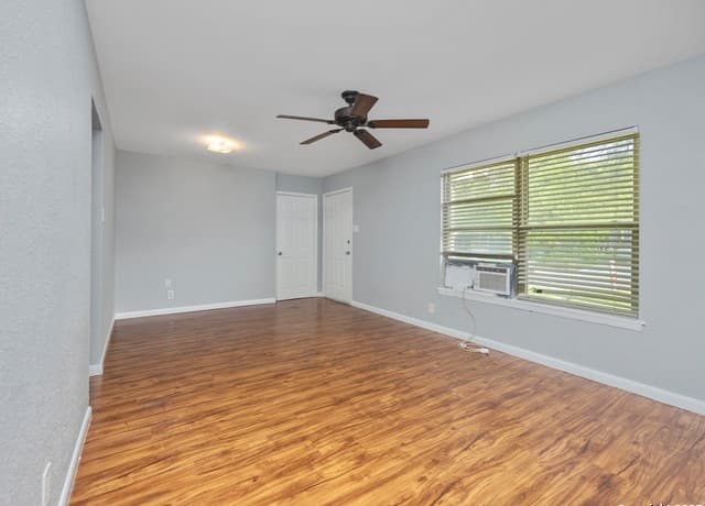 142 Galaxy Dr — photo 4