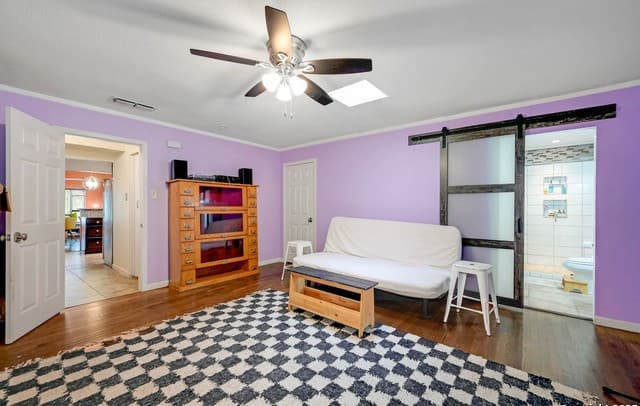 2231 W Woodlawn — photo 3