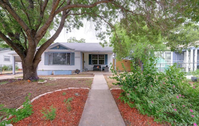 2231 W Woodlawn — photo 5