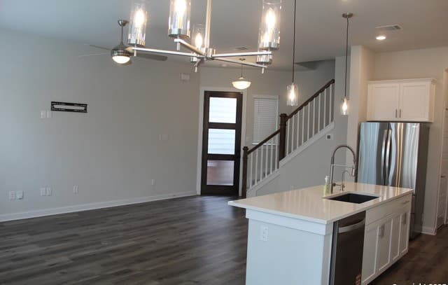 5843 Whitby Unit 33 — photo 2