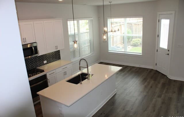 5843 Whitby Unit 33 — photo 3