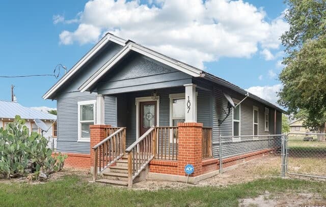 107 W Gilbert — photo 1