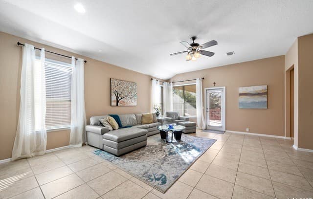 11830 Elijah Stapp — photo 4