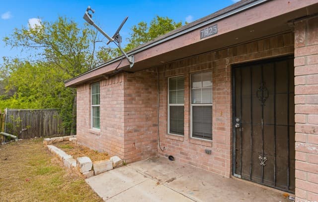 7625 Windsor Oaks — photo 2