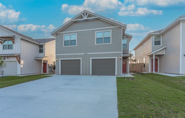 13902 Enzo Gate Unit 102 — photo 1