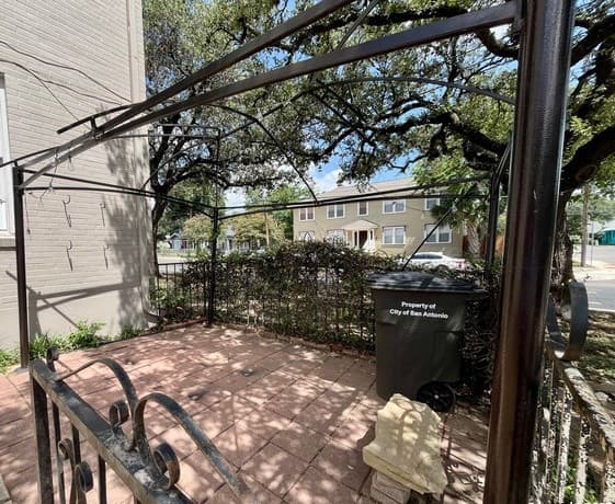 424 E Ashby Pl Unit 4 — photo 4