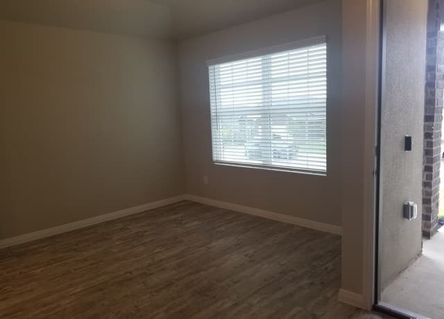 6134 Akin Elm — photo 4