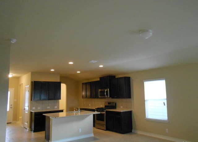 9027 Mustang Pass — photo 3