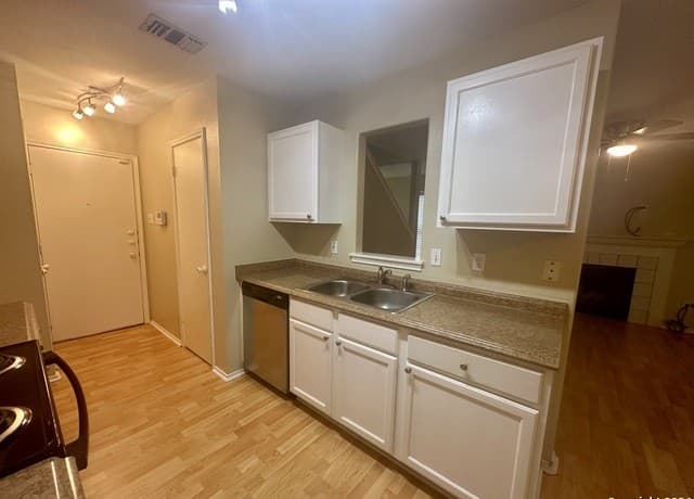 6050 Bantry Bay — photo 5