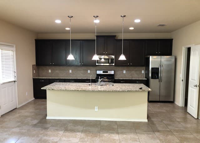 522 Fort Apache — photo 4