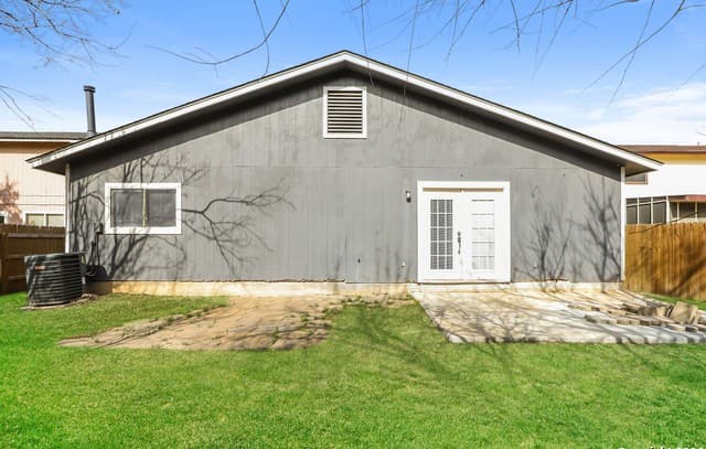 9030 Fabens — photo 3