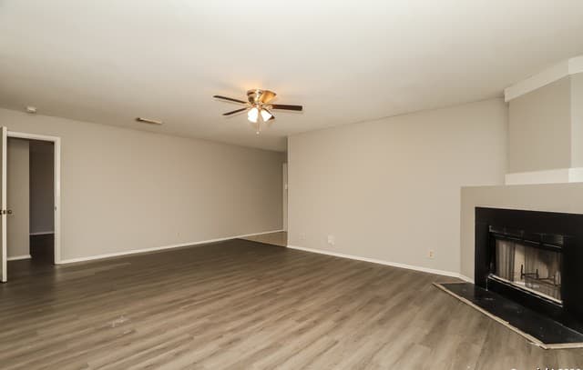 9030 Fabens — photo 4