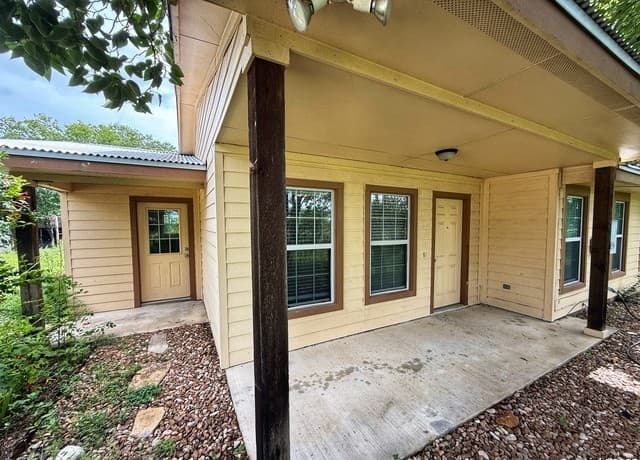 3-bedroom rental at 3339 Marion in Marion, TX — photo 2