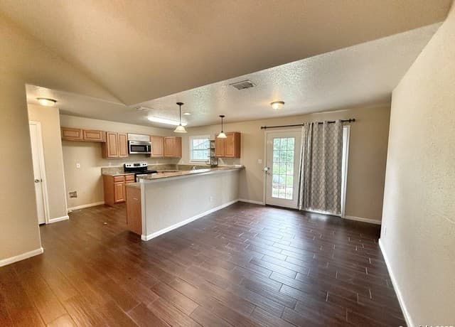 3-bedroom rental at 3339 Marion in Marion, TX — photo 4