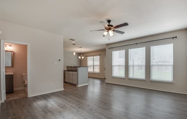 8439 Blackstone Cove — photo 4