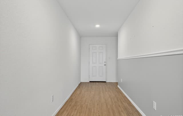 10716 Sweepback — photo 3