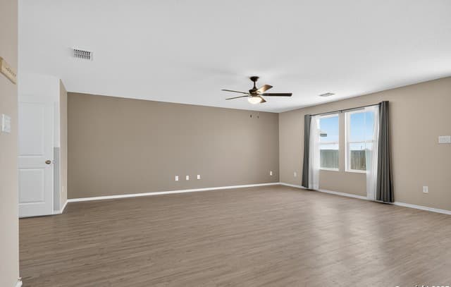 10716 Sweepback — photo 4