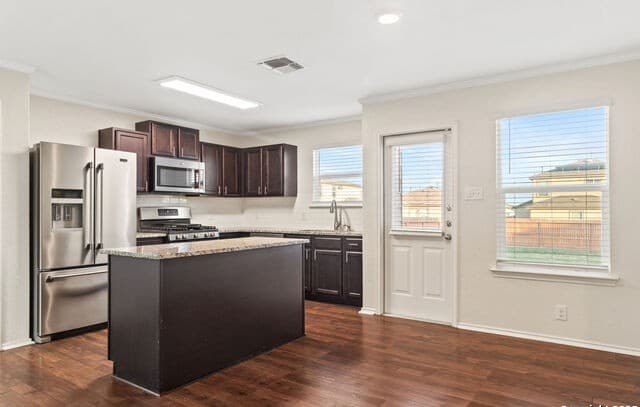 14716 Hooded Merganser — photo 5