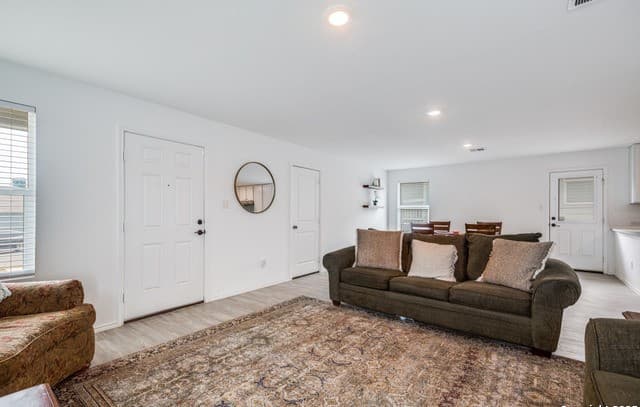 5223 Hornbeck — photo 4