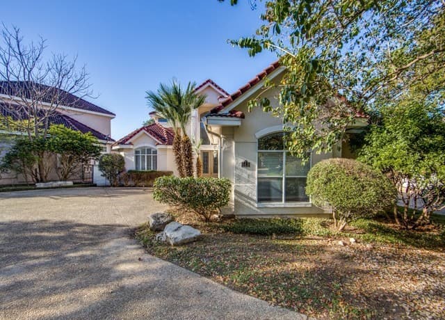 643 Hillsong — photo 2