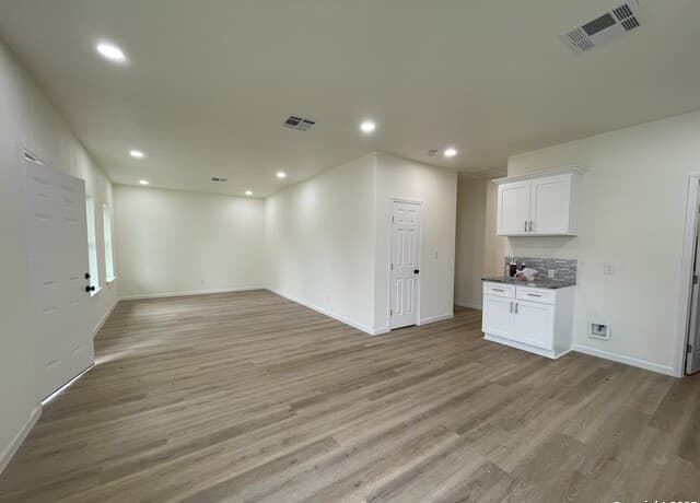 3-bedroom rental at 610 Pecan Valley in San Antonio, TX — photo 5