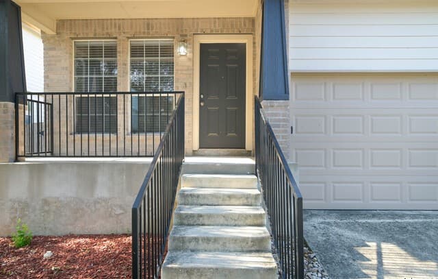 10374 Oakwood Crest — photo 2