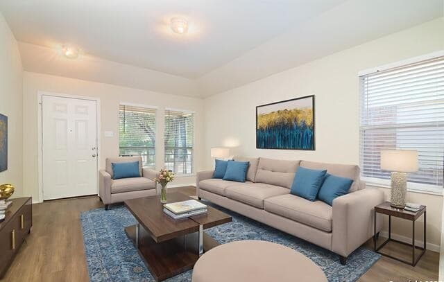 10374 Oakwood Crest — photo 3