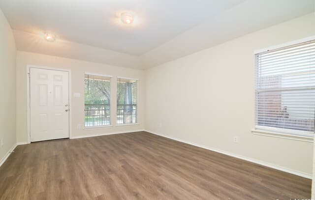 10374 Oakwood Crest — photo 4