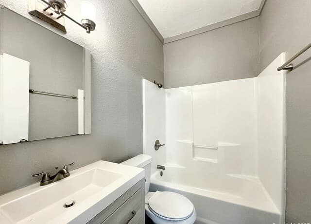 321 N Chupaderas St Unit 101 — photo 4