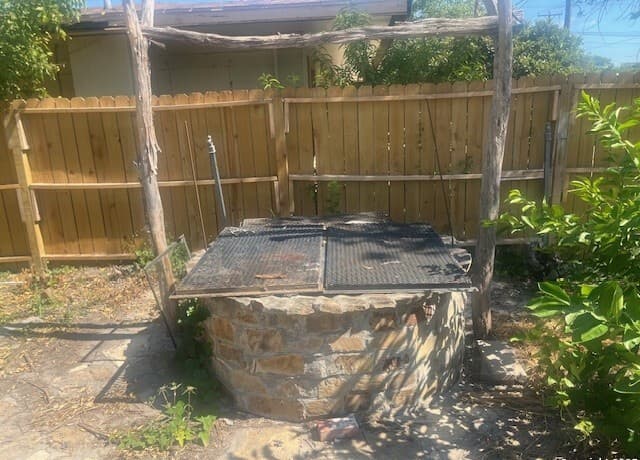 1401 N Trinity — photo 2