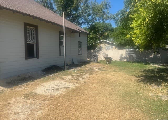 1401 N Trinity — photo 3