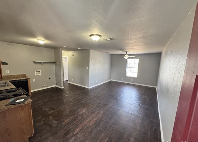 830 W Hutchins Unit 11 — photo 1