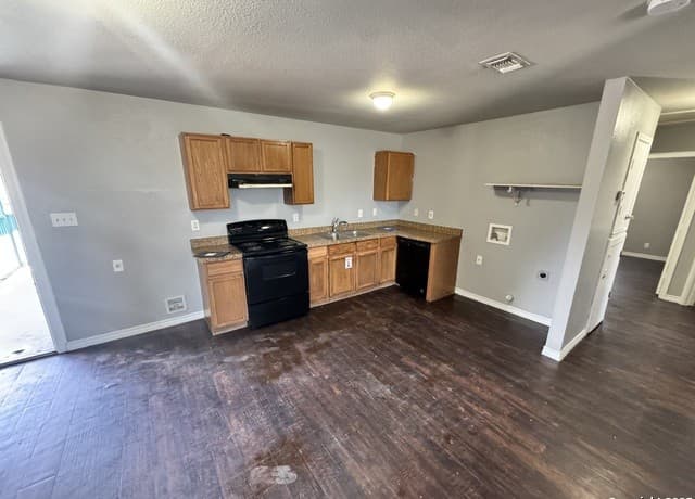 830 W Hutchins Unit 11 — photo 2