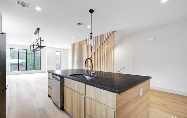 218 Pinckney Unit 101 — photo 2