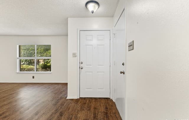 9806 Kelton — photo 2