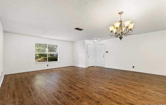 9806 Kelton — photo 3