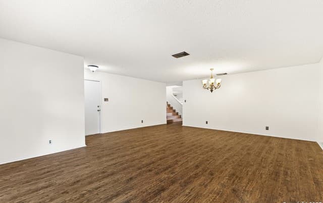 9806 Kelton — photo 4