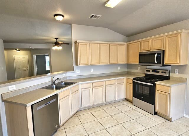 3321 Whisper Bluff — photo 2