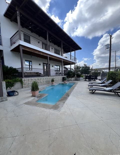 1542 N Alamo Unit 104 — photo 1