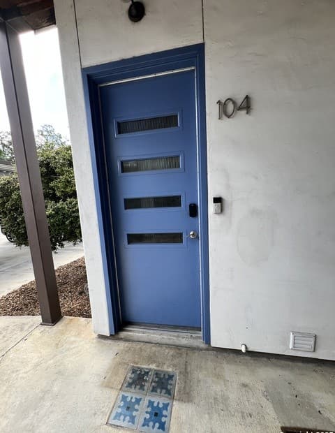 1542 N Alamo Unit 104 — photo 2