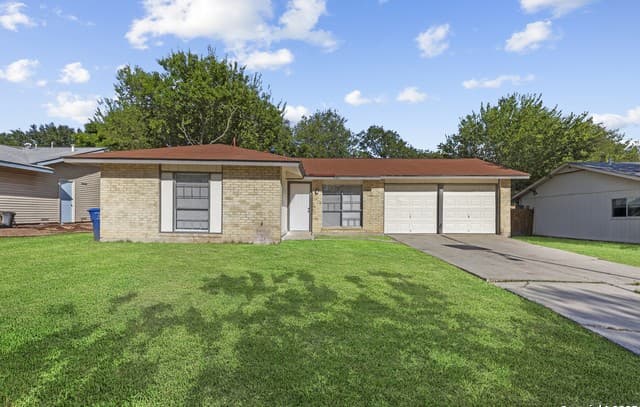 922 Saddlebrook — photo 1