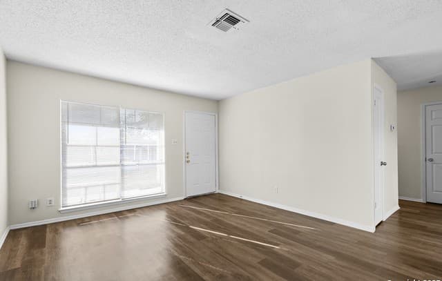 922 Saddlebrook — photo 2