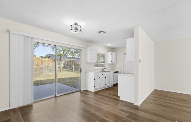 922 Saddlebrook — photo 3