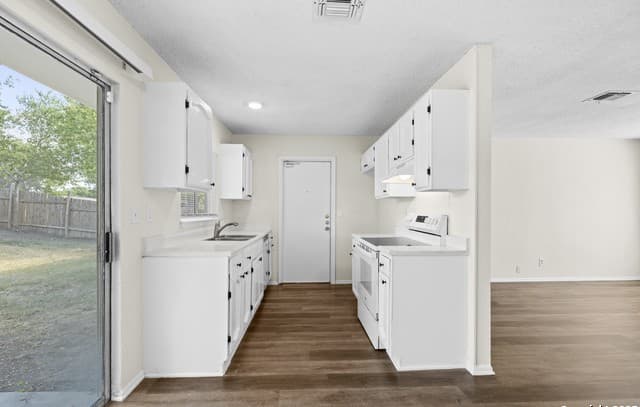 922 Saddlebrook — photo 4