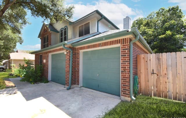 222 Tapwood Ln — photo 1