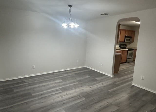 307 Lucille — photo 3