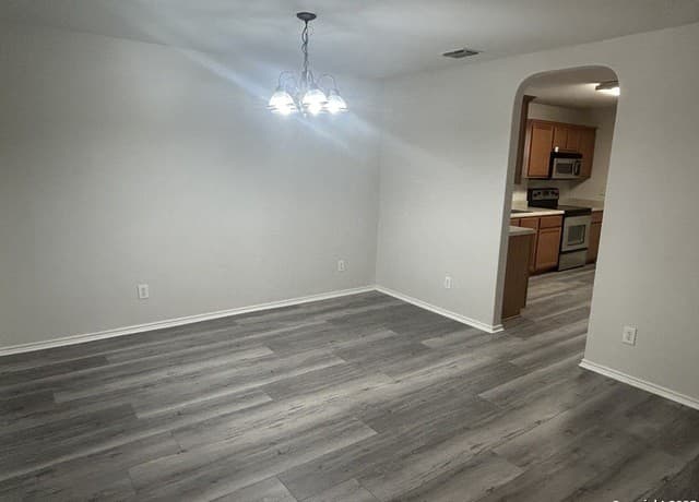 307 Lucille — photo 4